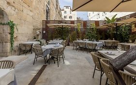 Leonis Restaurant&Rooms